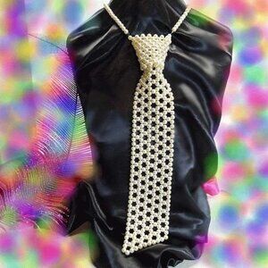 1970s Cultured Pearl Neck Tie Vintage Ladies Necklace 16701